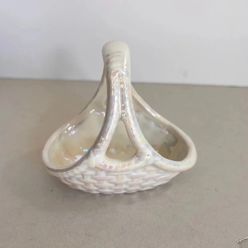 Vintage‎ Basket Small Off-white Iridescent